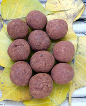 Load image into Gallery viewer, 7 Plantable Seed Balls in a Jute Potli with 7 Assorted Seeds
